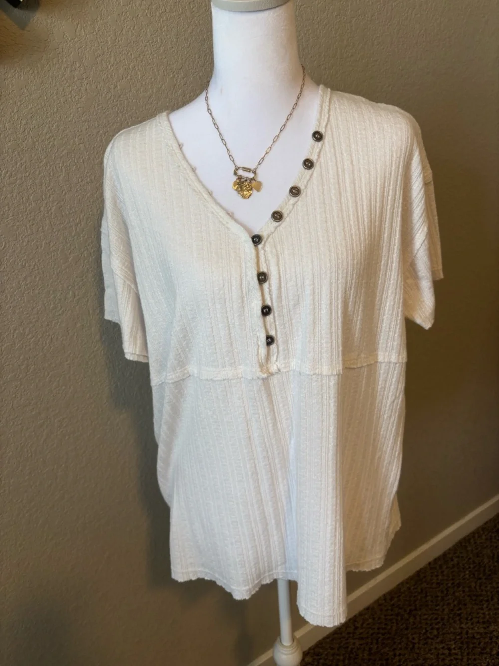 BKE Cream Ribbed V-Neck Short Sleeve Top with Asymmetric Button Trim - Picture 1 of 4